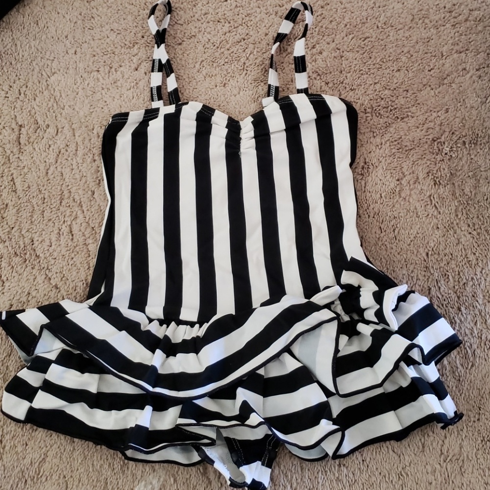 La Vie bathing suit size 4/5/6
